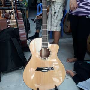 MSP:BTT13 Guitar hồng đào cườm